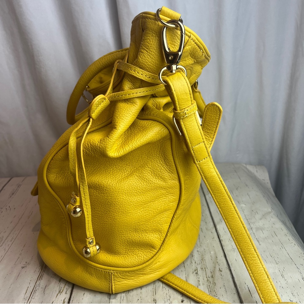 Isaac Mizrahi Live Yellow Pebbled Leather Drawstring Bucket Handbag  Purse Set - Picture 14 of 16